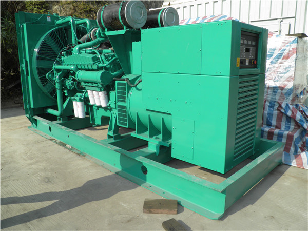 定兴发电车出租-柴油发电机散热器怎样散热