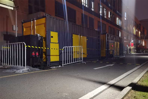 定兴柴油发电机组的输出电压是如何调节的？