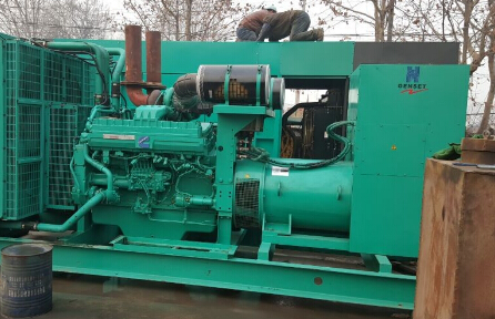 定兴发电机组如何判断水冷式机油散热器内部是否需要清洗？